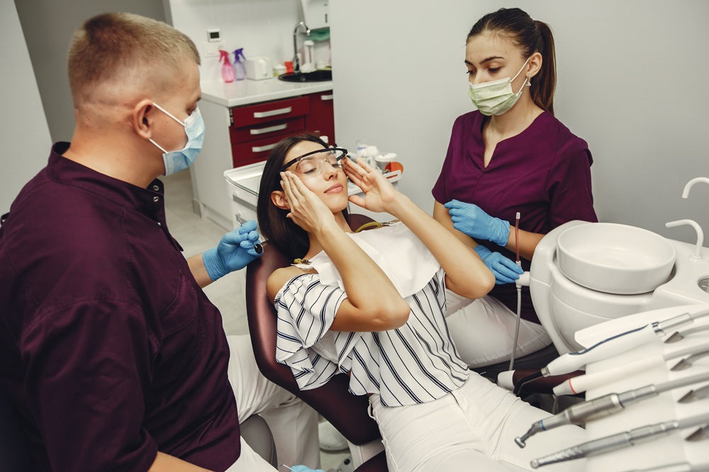 What Are The Signs That I Should See A General Dentist Immediately Instead Of Waiting For A Checkup